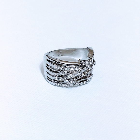 Crossover Ring - Picture 2 of 3